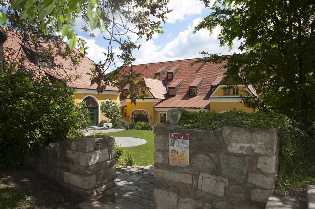Hotel Althof Retz Exterior photo