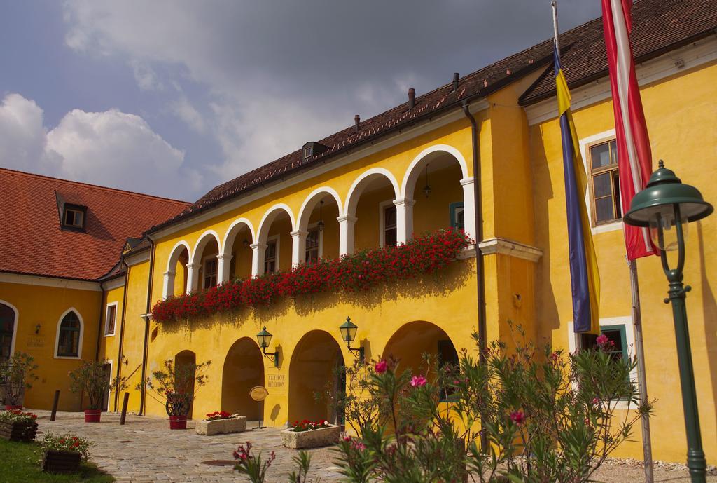 Hotel Althof Retz Exterior photo